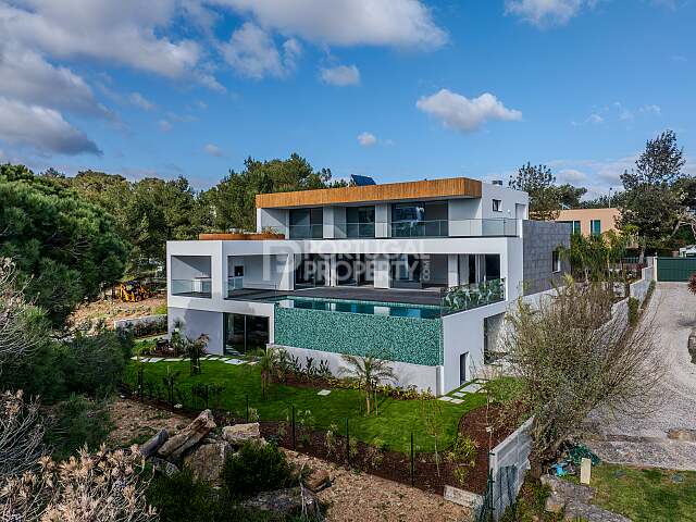 Villa contemporaine T5 + 1 avec vue sur la nature et finitions de haute qualité