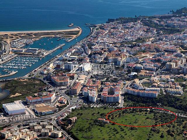 Un'opportunità di investimento con possibili progetti chiavi in mano a 10 minuti dal porto turistico di Lagos