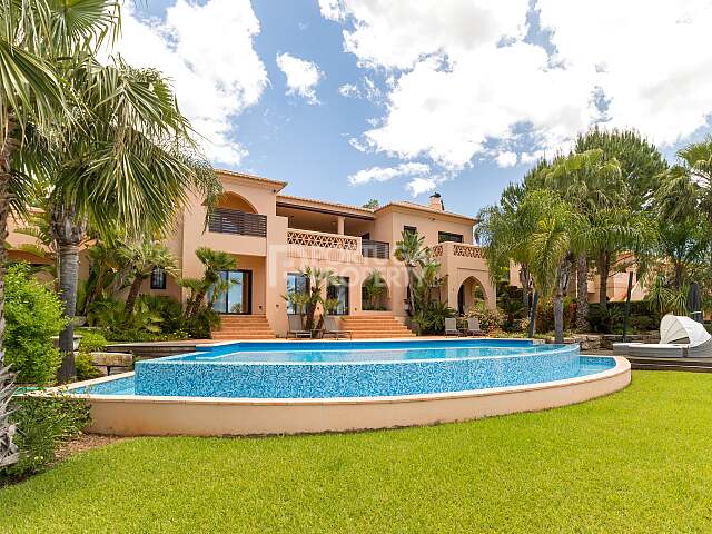 Stunning Frontline Golf Villa On The Prestigious Amendoiera Golf Resort