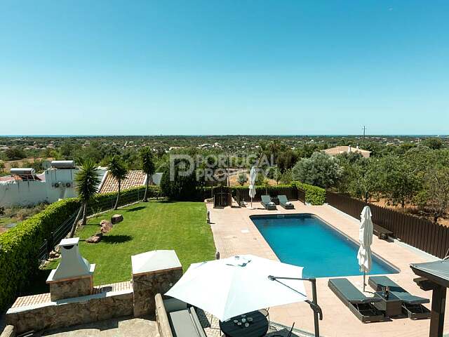 Charming 4-Bedroom Villa With Pool In Vale Judeu