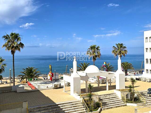 Appartamento con 2 camere da letto e 2 bagni con vista sul mare e garage