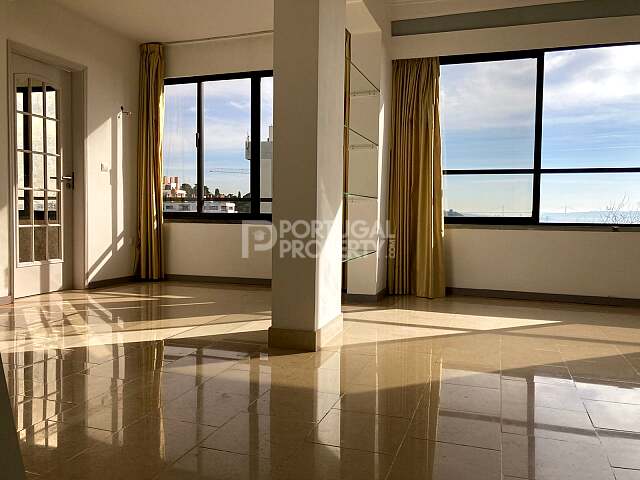 3-Bedroom Apartment with Sea View – Comfort, Natural Light, and Prime Location
