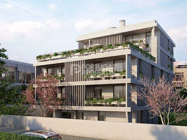 Elegant Three-Bedroom Apartment With Balcony And Parking In Premium Porto Location