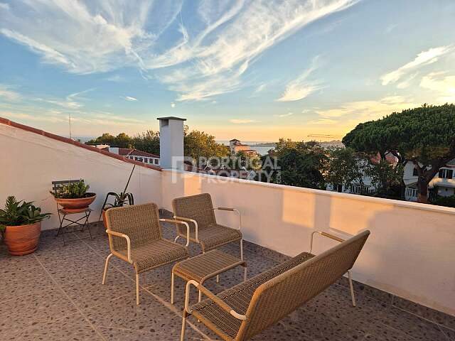 2 Bedroom Apartment in the Center of Estoril with sea view