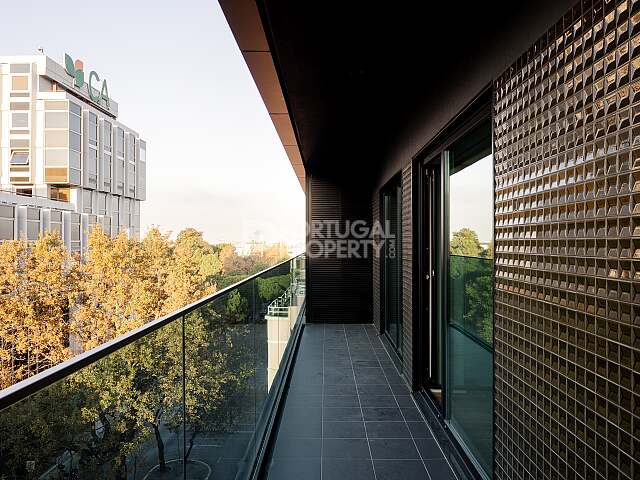 Stylish 3-Bedroom Apartment with Balconies and Parking in Prime Lisbon Location