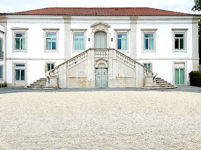 Grace And Garden Living In Palacete Vila Garcia, Belém