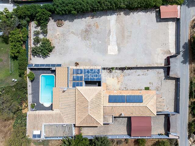 Luxury 6-Bedroom Villa With Guest House