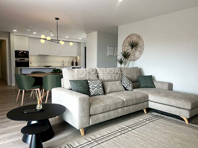 Modern 3-Bedroom Seaside Residence in Praia da Areia Branca