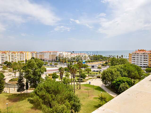 Exclusive T4 Apartment with Sea View – Jardins da Parede