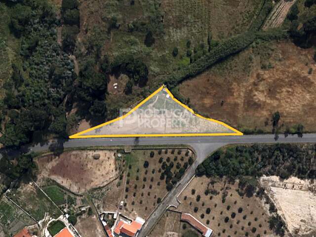 Terrain près d’Obidos et de l’océan avec permis de construire