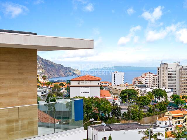 巨大的海景三卧室公寓