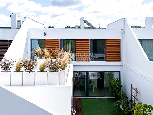 Bright And Cosy Villa With Garden In Historic Óbidos