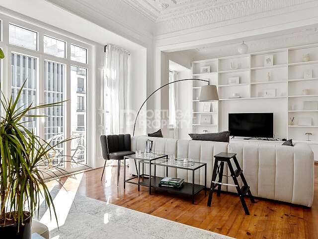 Spacious And Luminous Apartment In Avenida Duque d’Ávila