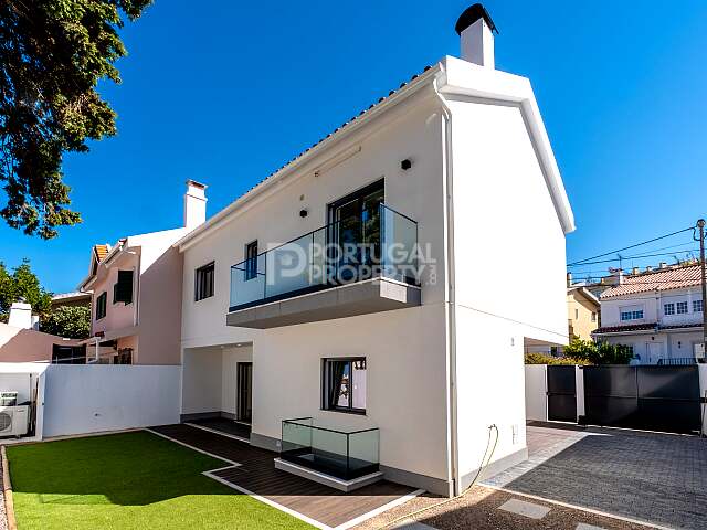 Contemporary Villa In São João Do Estoril – Comfort, Modern Living - Walking Distance To The Sea
