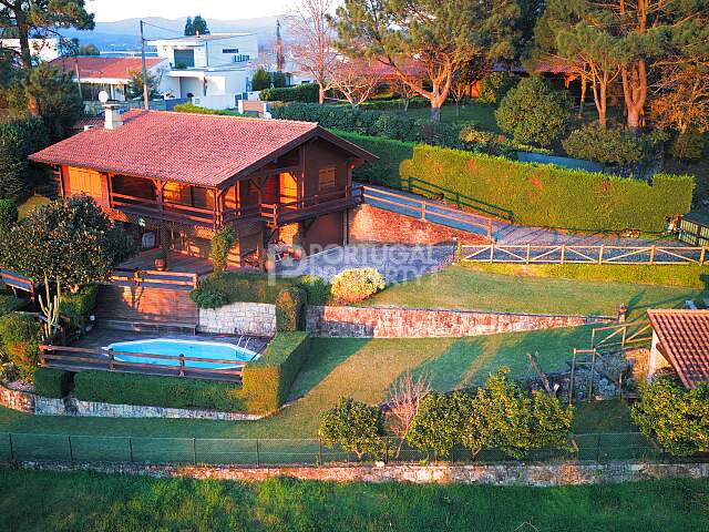 Шале с четырьмя спальнями и потрясающими видами на реку