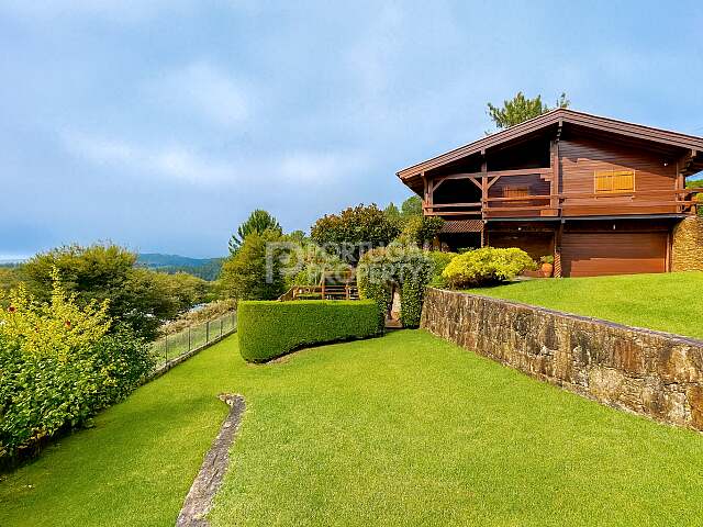 4-Bedroom Chalet With Stunning River Views