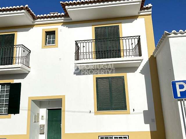 Elegant 3-Bedroom Duplex Townhouse With Exclusive Roof Terrace & Garage