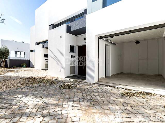 塔维拉小屋现代3+1居室联排别墅