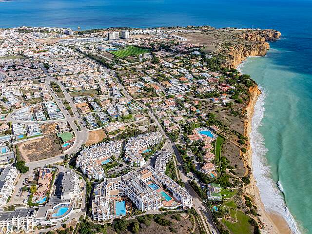 位于拉各斯波尔图德莫斯黄金地段的豪华三居室带泳池别墅