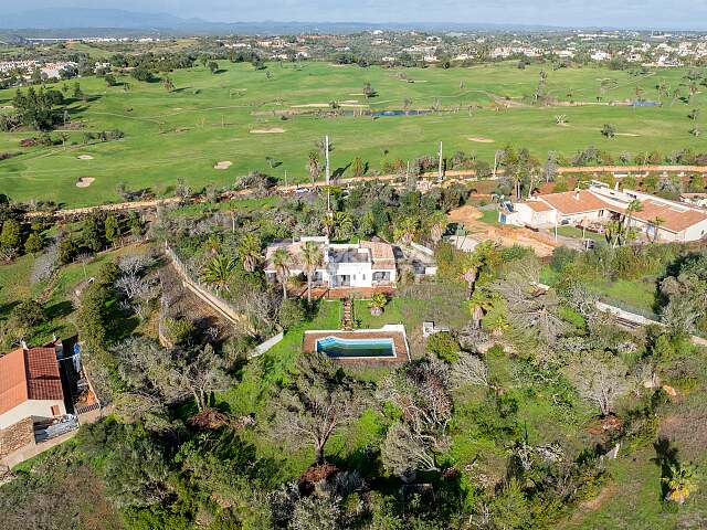 3-Schlafzimmer-Villa auf 20.000 m² Grundstück – Komplettrenovierung / Wiederaufbauprojekt