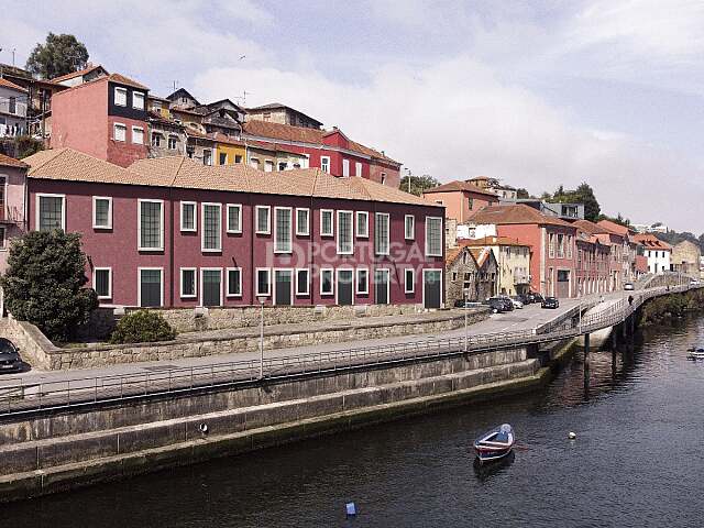 Renovated Riverside Apartments and Commercial Spaces on the Douro riverbank, Gaia