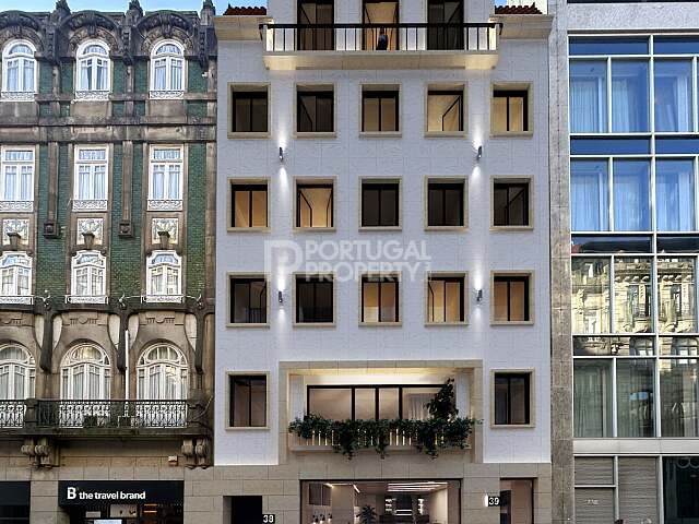 Renovated Apartments and Prime Commercial Space on Rua de Sá da Bandeira, Porto
