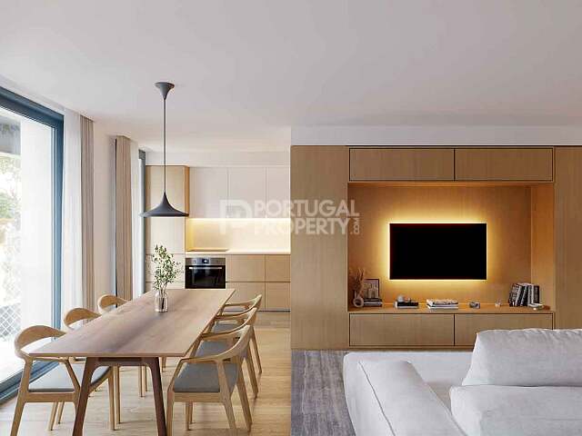 Просторная трехкомнатная квартира с большим балконом и парковкой