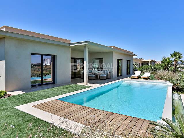 Superbe villa en bord de mer de 3 chambres à Faro, avec une grande mer et une vue sur la ville