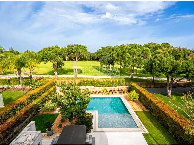 Neue zeitgenössische Villa zum Verkauf in Vilamoura