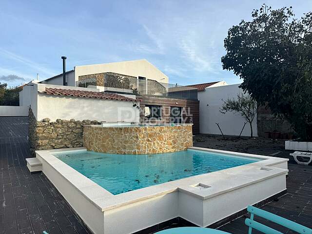 Encantadora Casa Remodelada com Piscina Privada em Santiago dos Velhos
