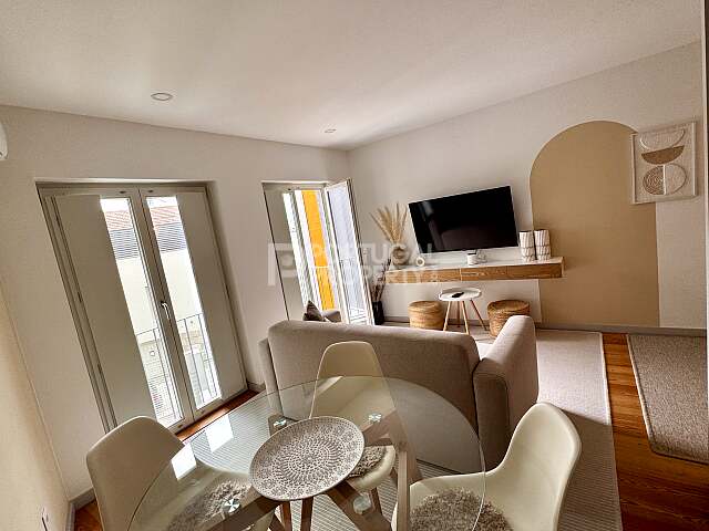 Elegante appartamento duplex T2 con garage e licenza per affitto a breve termine nel centro di Porto