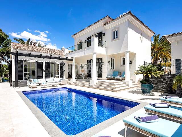 Elegant Golf Villa with Lake Views in Pinheiros Altos