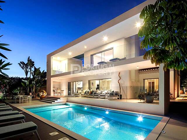 Contemporary Villa with Direct Access to Salinas Country Club