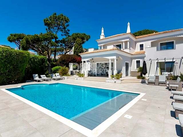 Renovated Villa with Sea Views in Dunas Douradas