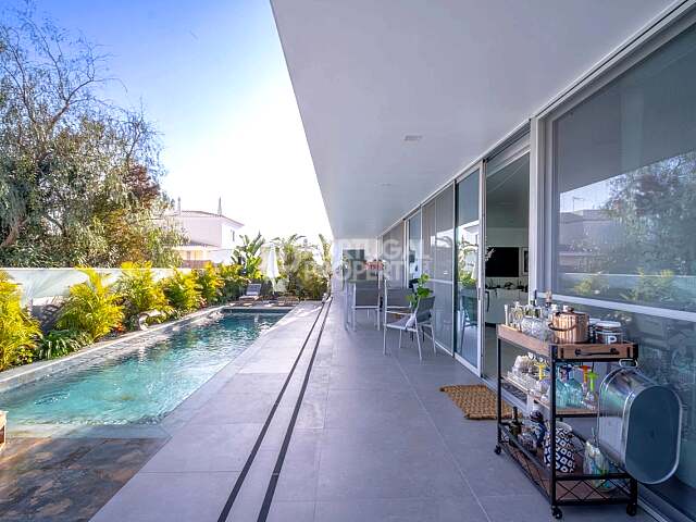 Contemporary Four-Bedroom Villa with Sea Views in Cerro das Mós, Lagos