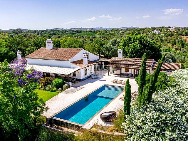 Quartiere privato di campagna con piscina infinita e alloggi per ospiti vicino a Tavira