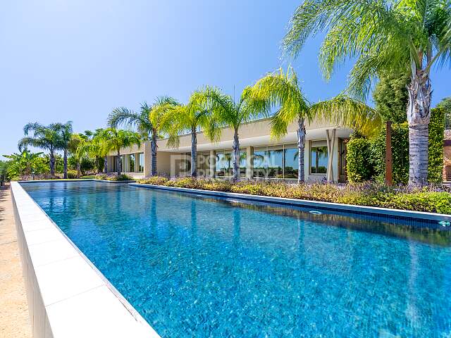 Contemporary Four Bedroom Eco Villa with 20 Metre Infinity Pool