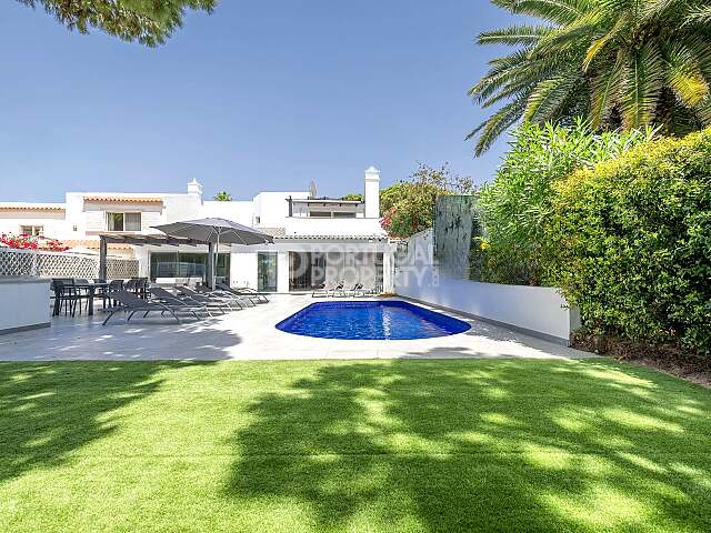 Villa de premier choix sur le Vale do Lobo avec une vue spectaculaire sur le parcours de golf