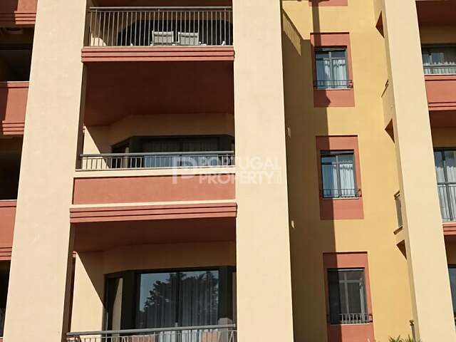 First-Floor 2-Bedroom Apartment with Golf Views in The Residences