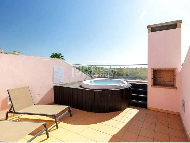 Contemporary Two-Bedroom Apartment with Rooftop Jacuzzi in Vale do Lobo