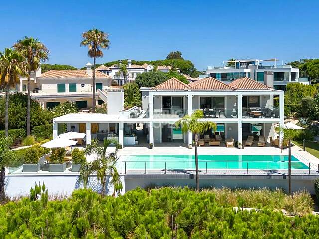Elegant Four-Bedroom Villa with Panoramic Sea Views in Vale do Lobo