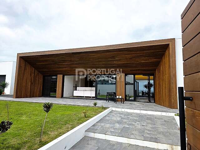 Atlantic Horizons: A Contemporary Single-Level Residence on São Miguel