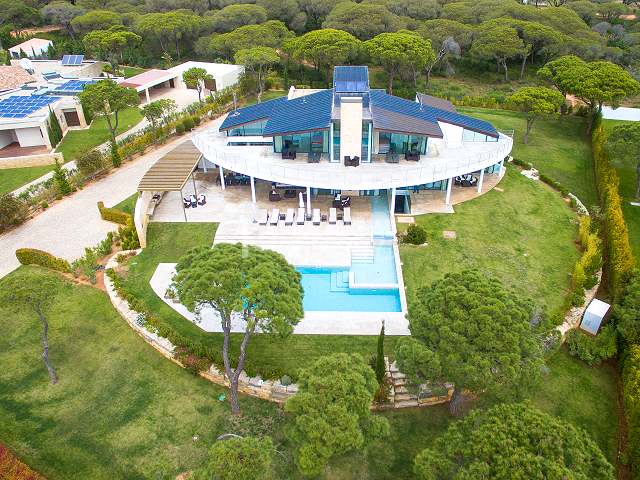 Simply a Masterpiece Contemporary Modern Living