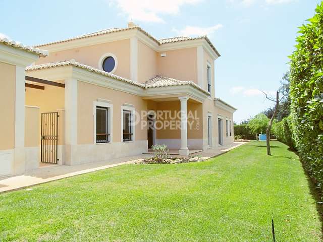 Belle villa moderne de 4 chambres dans le Triangle d'Or