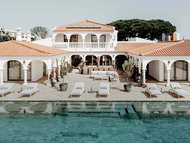 Luxury villa in excellent central Algarve location