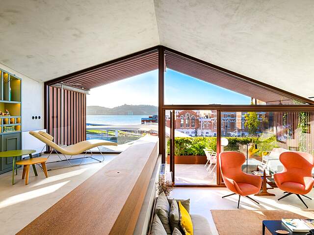 Contemporanea Casa a Schiera a Belem con Iconiche Viste sul Fiume
