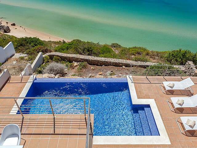Blue-tiful with Breathtaking Clifftop Views!