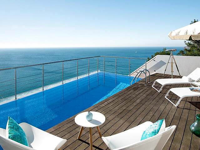 Float Between Sea and Sky, Heaven and Infinity!