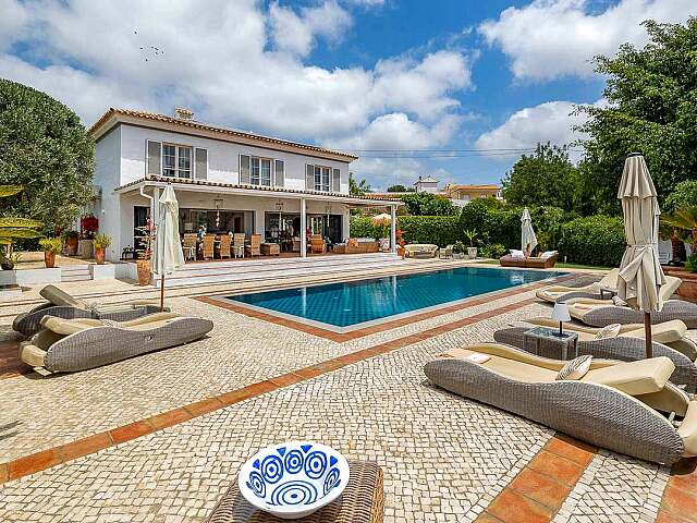 Rustikal-Chice Algarve-Mietwohnung im Familienstil