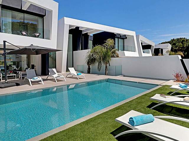 Algarve Townhouse with Pool Near Vilamoura